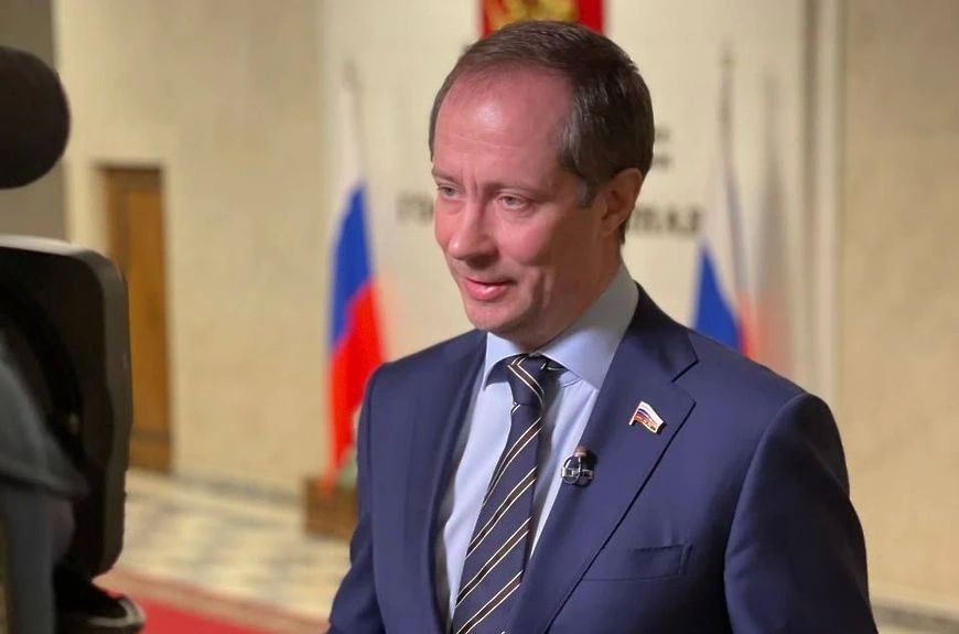Поддержка семей, защита доходов инвалидов и ветеранов, контроль за автошколами: что изменится в России с мая 2026 года
