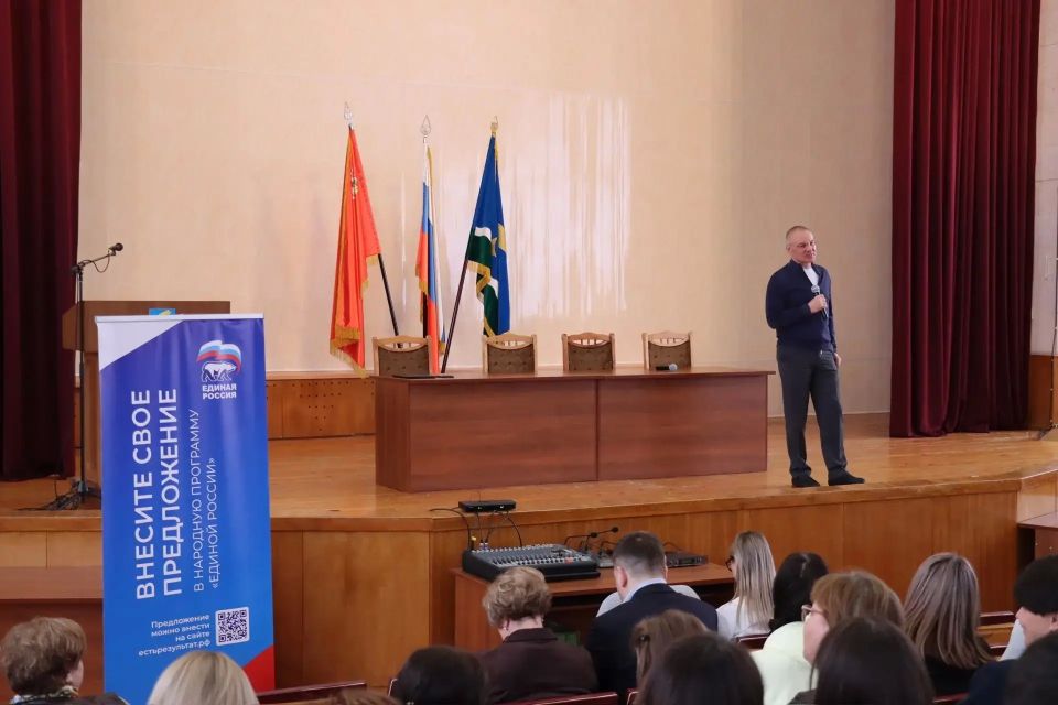 Депутат Госдумы Александр Коган встретился с коллективом администрации округа и обсудил ключевые вопросы развития территории Депутат Госдумы Александр Коган встретился с коллективом администрации округа и обсудил ключевые вопросы развития территории