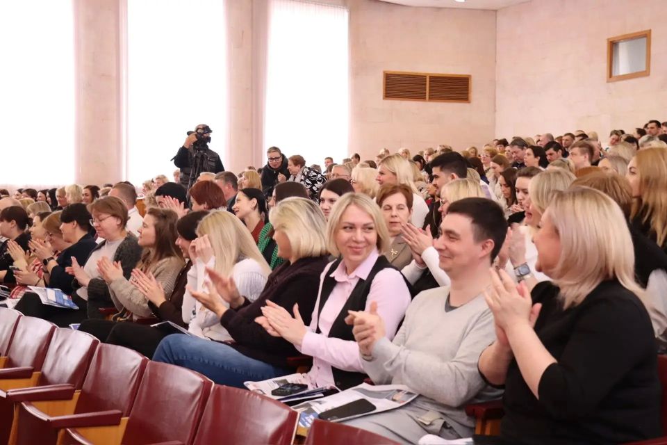 Депутат Госдумы Александр Коган встретился с коллективом администрации округа и обсудил ключевые вопросы развития территории Депутат Госдумы Александр Коган встретился с коллективом администрации округа и обсудил ключевые вопросы развития территории