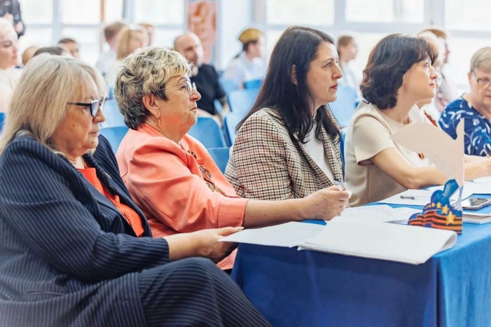 В преддверии 81й годовщины Великой Победы Молодёжный парламент ОреховоЗуевского округа совместно с учащимися и педагогами школы №17 провели муниципальный конкурс чтецов «Поэзия бессмертного подвига» В преддверии 81й годовщины Великой Победы Молодёжный парламент ОреховоЗуевского округа совместно с учащимися и педагогами школы №17 провели муниципальный конкурс чтецов «Поэзия бессмертного подвига»