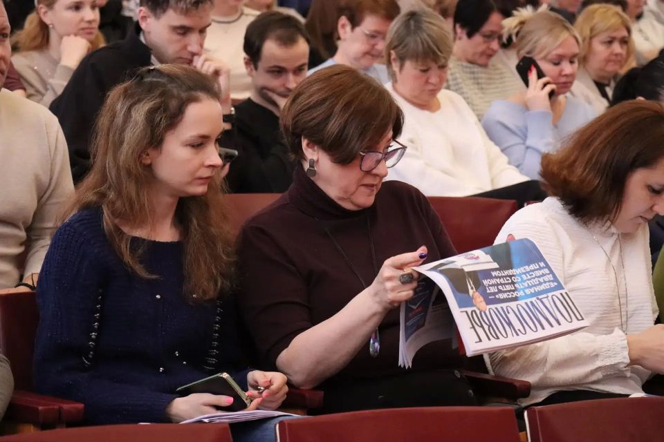 Депутат Госдумы Александр Коган встретился с коллективом администрации округа и обсудил ключевые вопросы развития территории Депутат Госдумы Александр Коган встретился с коллективом администрации округа и обсудил ключевые вопросы развития территории