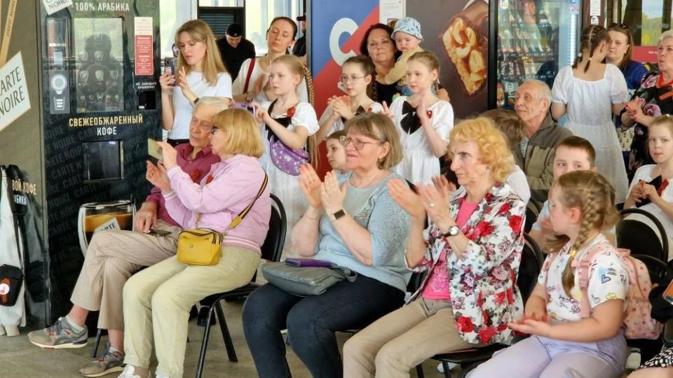 Под стук колёс: на станции «Долгопрудная» впервые состоялся концерт ко Дню Победы Под стук колёс: на станции «Долгопрудная» впервые состоялся концерт ко Дню Победы