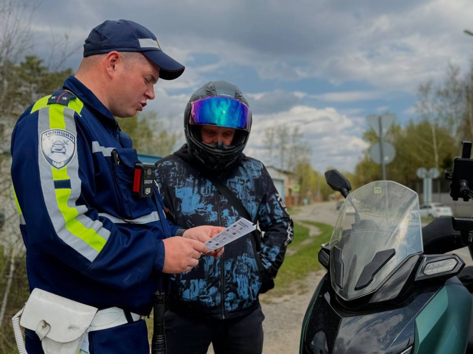 Чтобы напомнить водителям Подмосковья о правилах взаимоуважения, автоинспекторы Химок, на равне с другими отделами Госавтоинспекции, провели профилактические рейды, направленные на необходимость быть внимательными к «слепым... Чтобы напомнить водителям Подмосковья о правилах взаимоуважения, автоинспекторы Химок, на равне с другими отделами Госавтоинспекции, провели профилактические рейды, направленные на необходимость быть внимательными к «слепым...