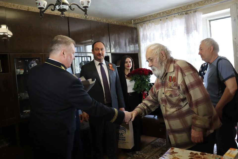 Сергей Мужальских: Поздравили ветерана Анатолия Демидова с наступающим Днём Великой Победы Сергей Мужальских: Поздравили ветерана Анатолия Демидова с наступающим Днём Великой Победы