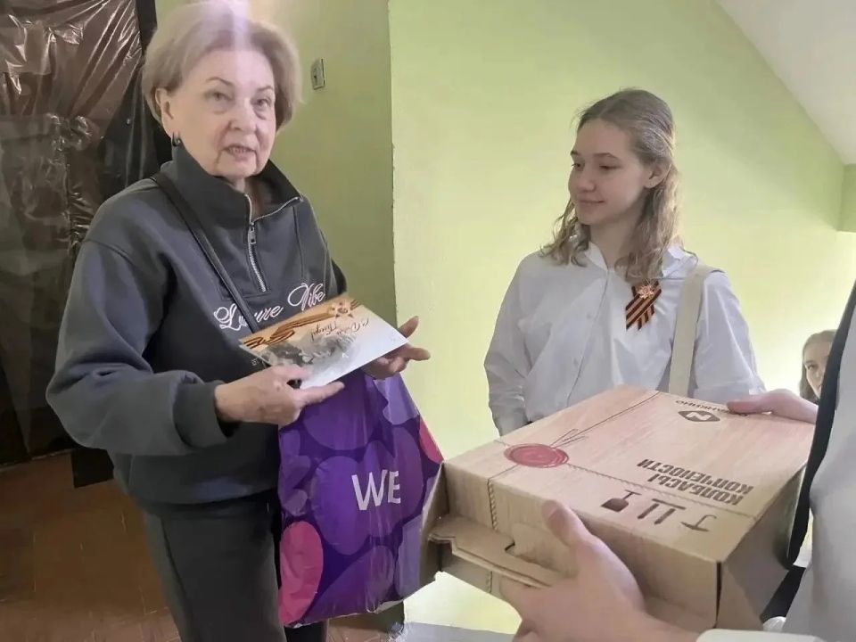 Школьники Ступино поздравили ветеранов с Днём Победы Школьники Ступино поздравили ветеранов с Днём Победы