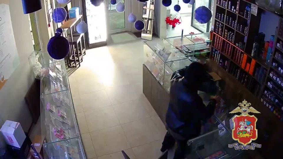 В Жуковском полицейские задержали двоих подростков, подозреваемых в серии ночных краж