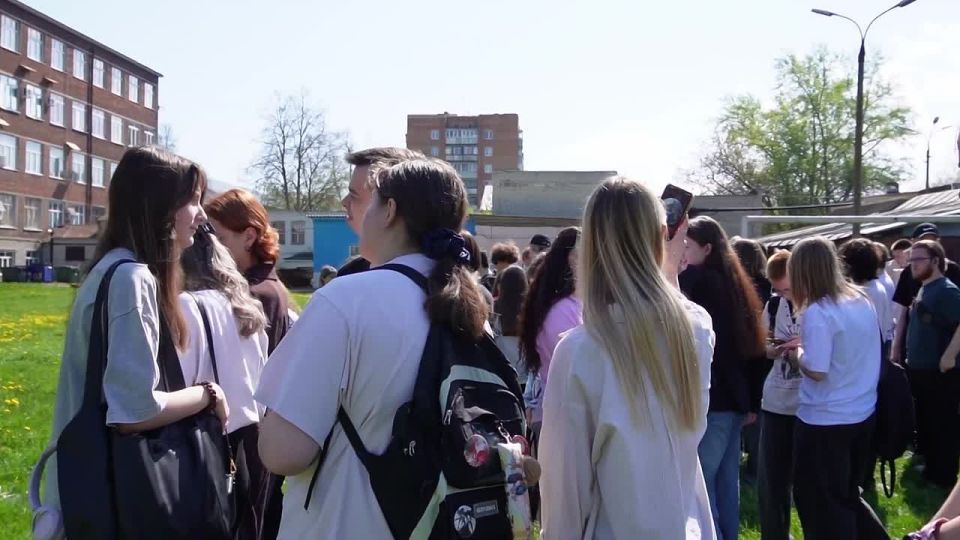 Коломенские волонтеры Подмосковья совместно со студентами колледжа «Коломна» провели масштабный флешмоб