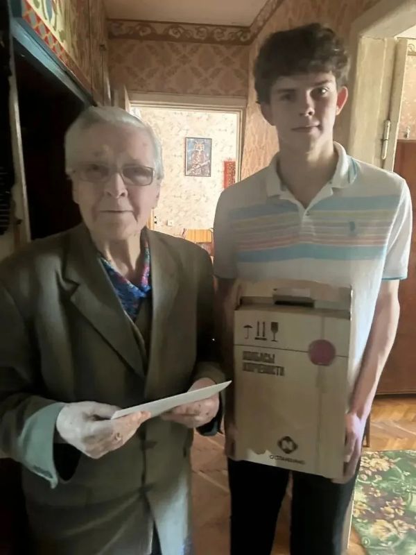 Школьники Ступино поздравили ветеранов с Днём Победы Школьники Ступино поздравили ветеранов с Днём Победы