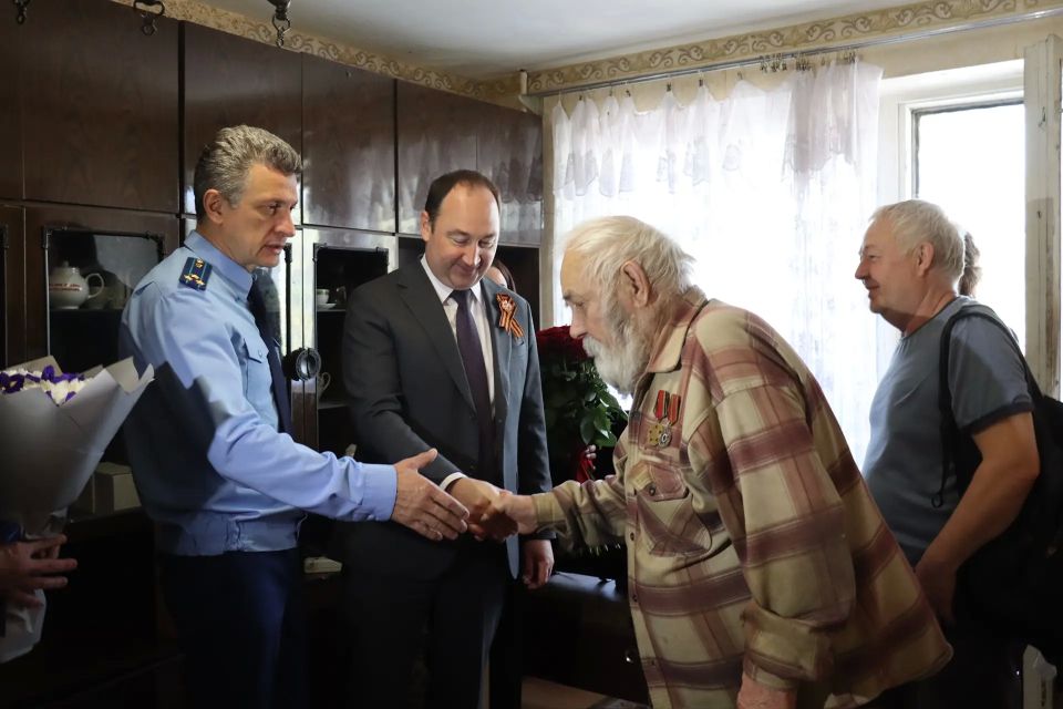 Сергей Мужальских: Поздравили ветерана Анатолия Демидова с наступающим Днём Великой Победы
