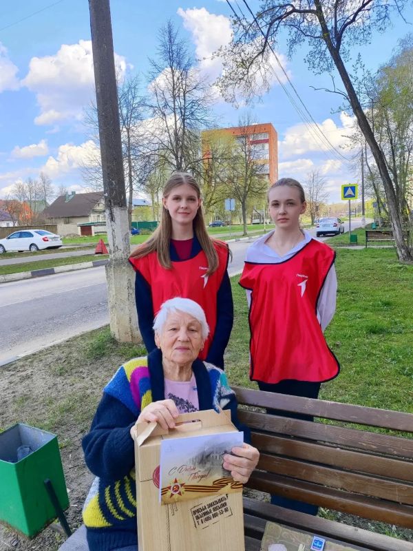 Школьники Ступино поздравили ветеранов с Днём Победы