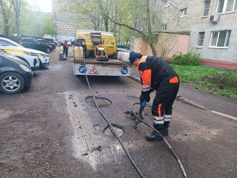 Ямочный ремонт дорог: где сегодня работают дорожные службы Ямочный ремонт дорог: где сегодня работают дорожные службы