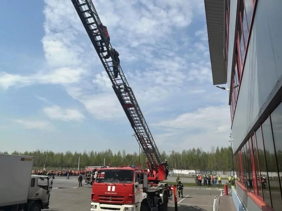 В Электроуглях провели пожарно-тактические учения на территории складского комплекса В Электроуглях провели пожарно-тактические учения на территории складского комплекса