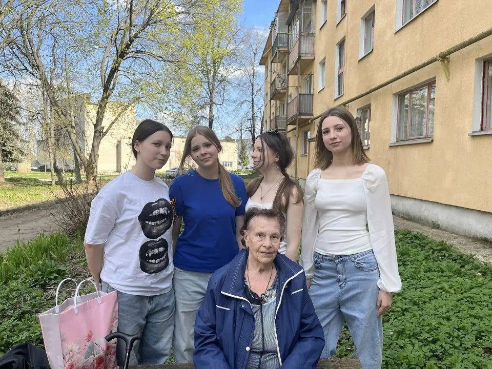 Школьники Ступино поздравили ветеранов с Днём Победы Школьники Ступино поздравили ветеранов с Днём Победы