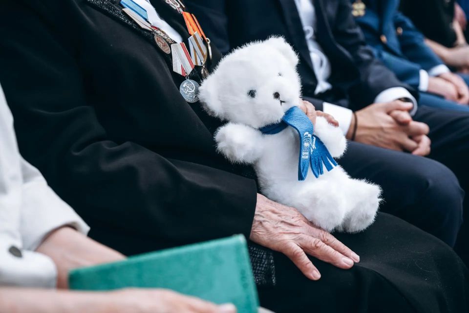 Андрей Булгаков: Адресно поздравляем наших дорогих ветеранов с наступающим Днём Победы. Андрей Булгаков: Адресно поздравляем наших дорогих ветеранов с наступающим Днём Победы.