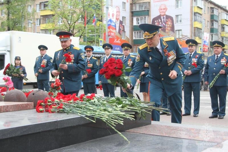 Руководство Главного управления возложило цветы к монументу «Отстоявшим Отчизну» в Химках Руководство Главного управления возложило цветы к монументу «Отстоявшим Отчизну» в Химках