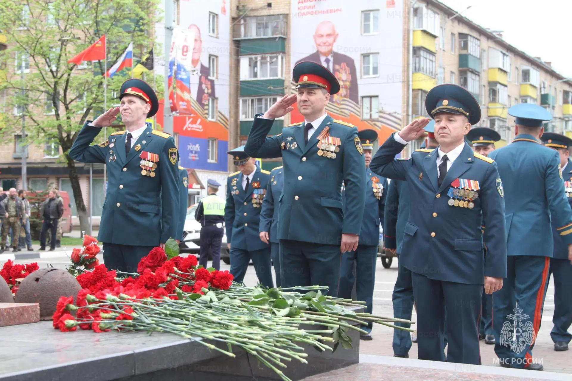 Руководство Главного управления возложило цветы к монументу «Отстоявшим Отчизну» в Химках Руководство Главного управления возложило цветы к монументу «Отстоявшим Отчизну» в Химках