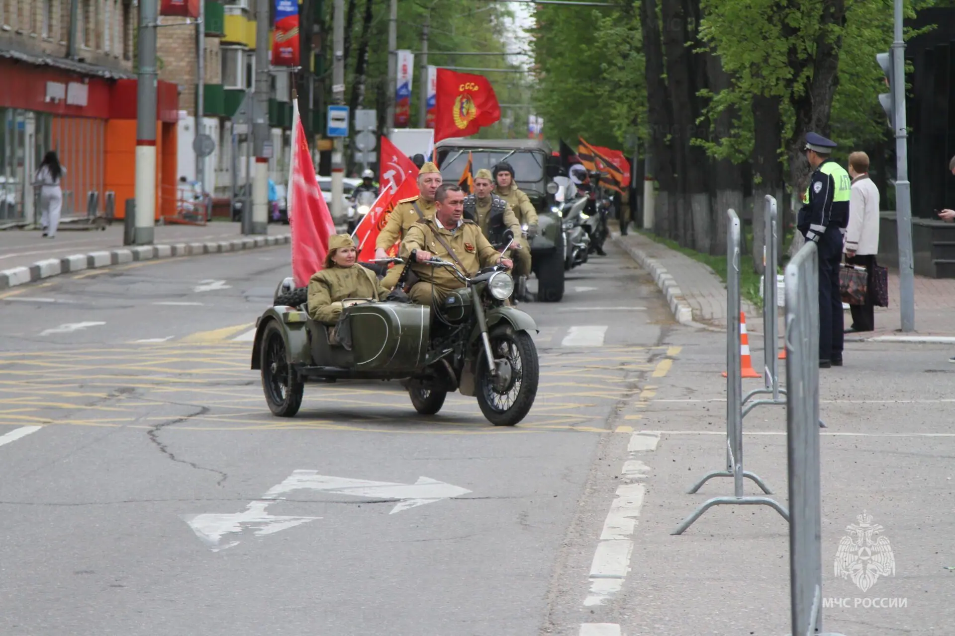 Руководство Главного управления возложило цветы к монументу «Отстоявшим Отчизну» в Химках Руководство Главного управления возложило цветы к монументу «Отстоявшим Отчизну» в Химках