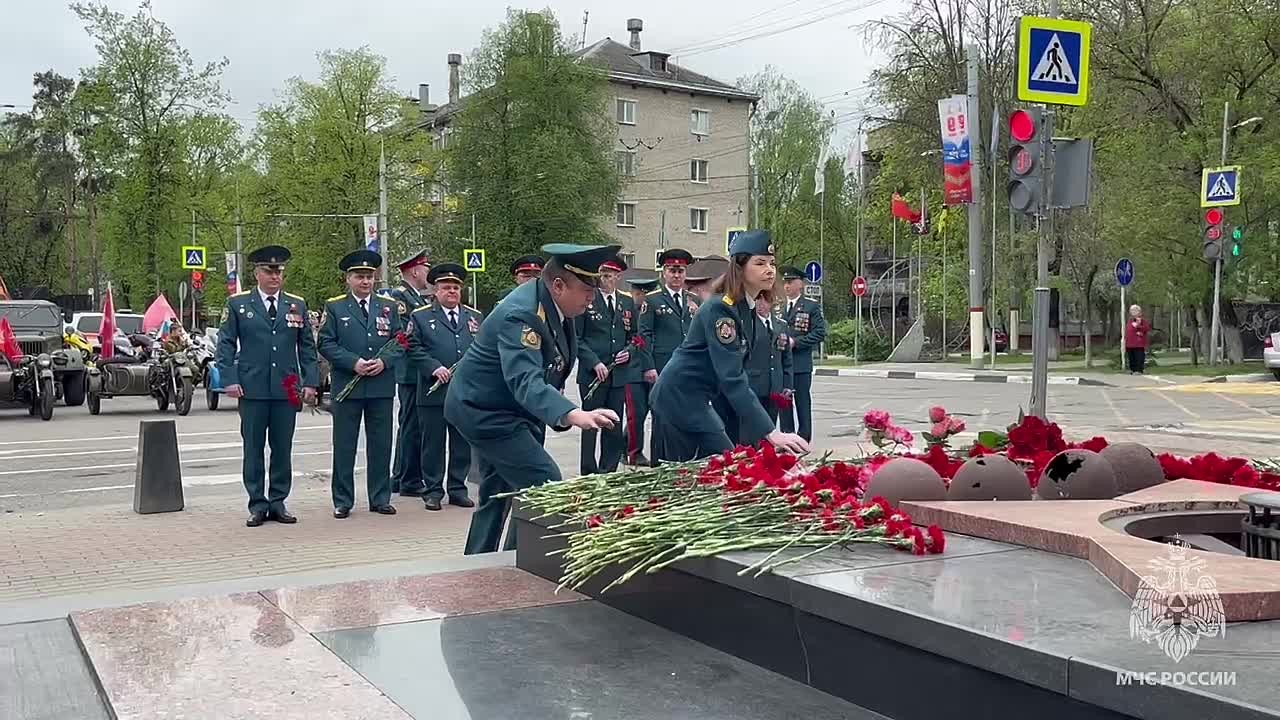 Руководство Главного управления возложило цветы к монументу «Отстоявшим Отчизну» в Химках