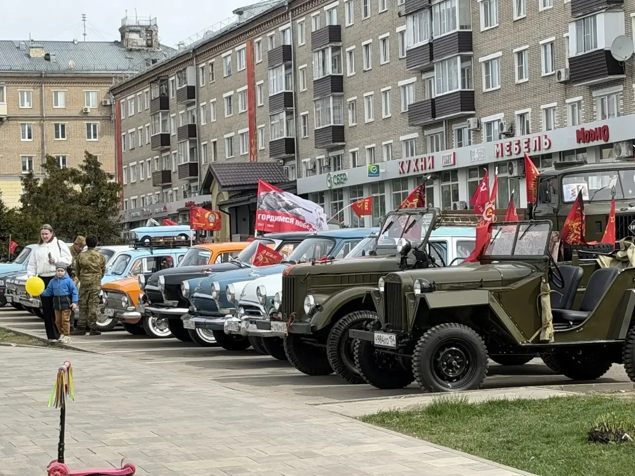 Прошедший праздник 9 Мая запомнился многим интересной выставкой ретро-автомобилей