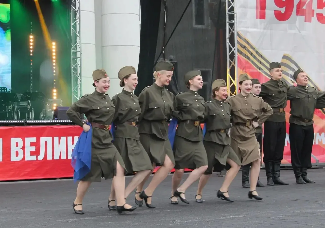 В Ступино на сцене перед Дворцом культуры прошел праздничный концерт в честь 81-й годовщины Победы В Ступино на сцене перед Дворцом культуры прошел праздничный концерт в честь 81-й годовщины Победы