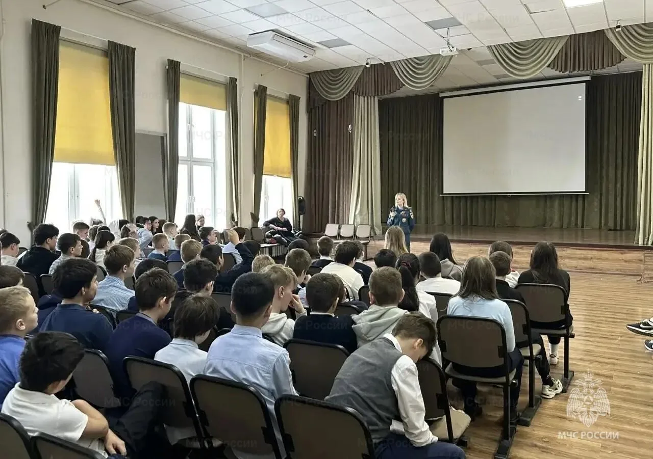 Безопасность начинается со школы: уроки от сотрудников МЧС России в Видном Безопасность начинается со школы: уроки от сотрудников МЧС России в Видном