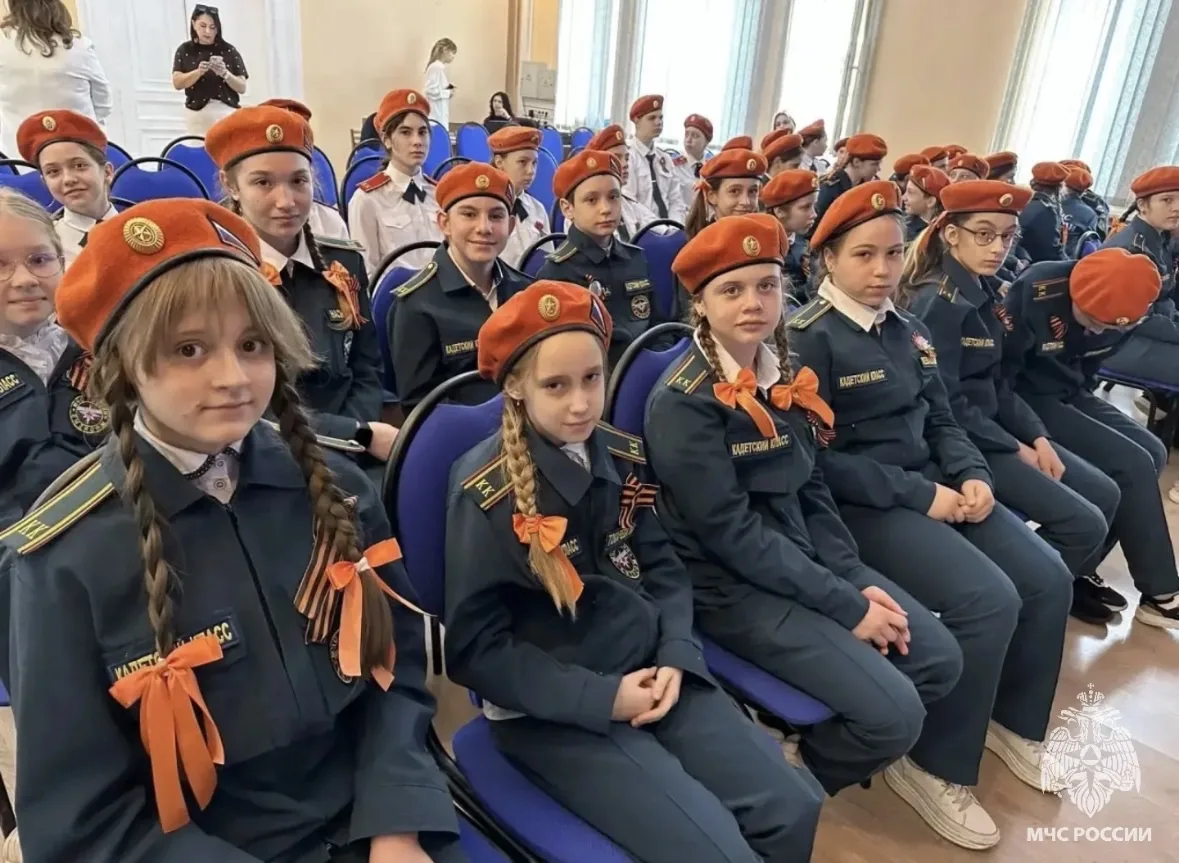 В Долгопрудненском гарнизоне юные кадеты 5 «МЧС» класса торжественно приняли присягу В Долгопрудненском гарнизоне юные кадеты 5 «МЧС» класса торжественно приняли присягу