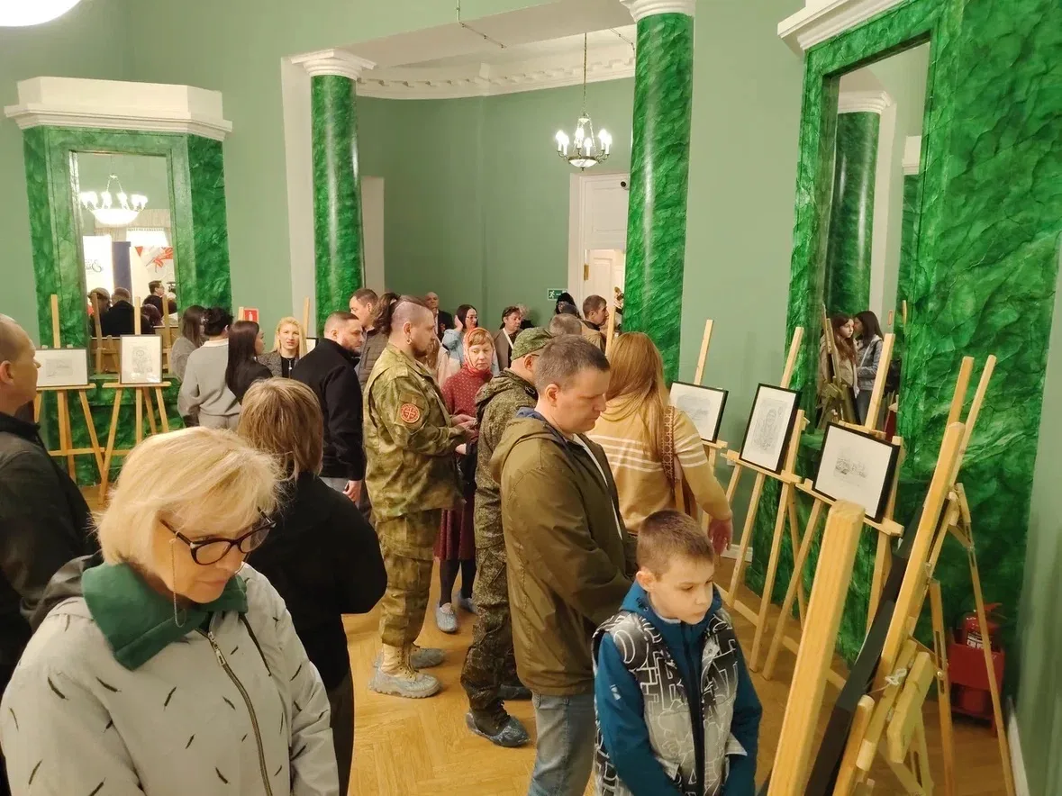 В Красногорске открылась выставка памяти Ростислава Ровбутя, участника СВО В Красногорске открылась выставка памяти Ростислава Ровбутя, участника СВО