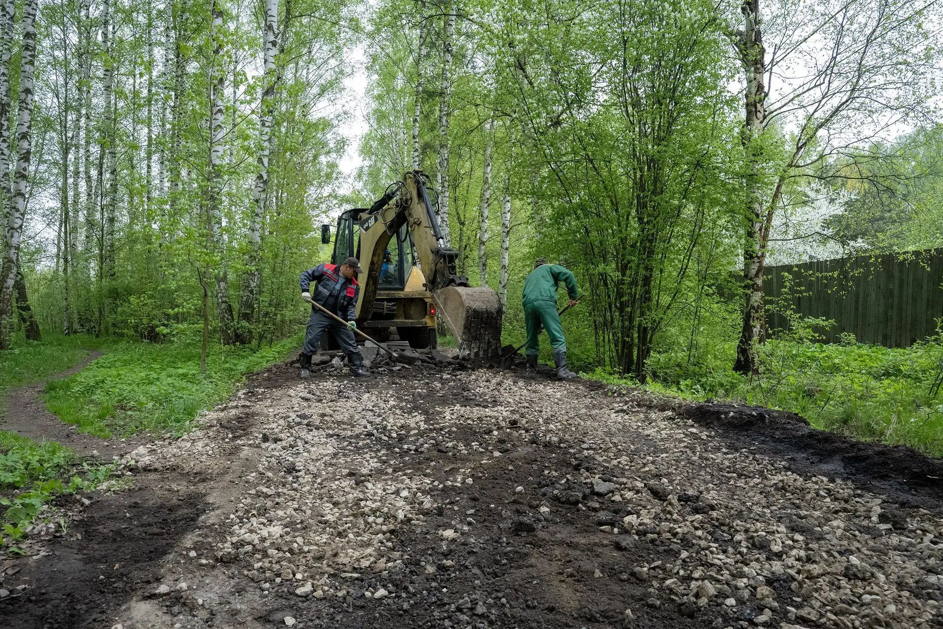 На улице Овражной в Долгопрудном обновляют дорожное покрытие На улице Овражной в Долгопрудном обновляют дорожное покрытие