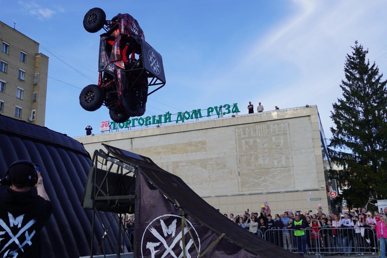 Команда мотофристайла FMX13 выступит в Рошале 16 мая Команда мотофристайла FMX13 выступит в Рошале 16 мая