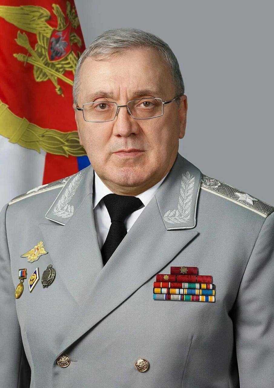 Сергей Колясников: Генпрокуратура просит изъять у первого замминистра обороны Руслана Цаликова и его близких родственников имущество на сумму 5,5 млрд руб (с) Коммерсант