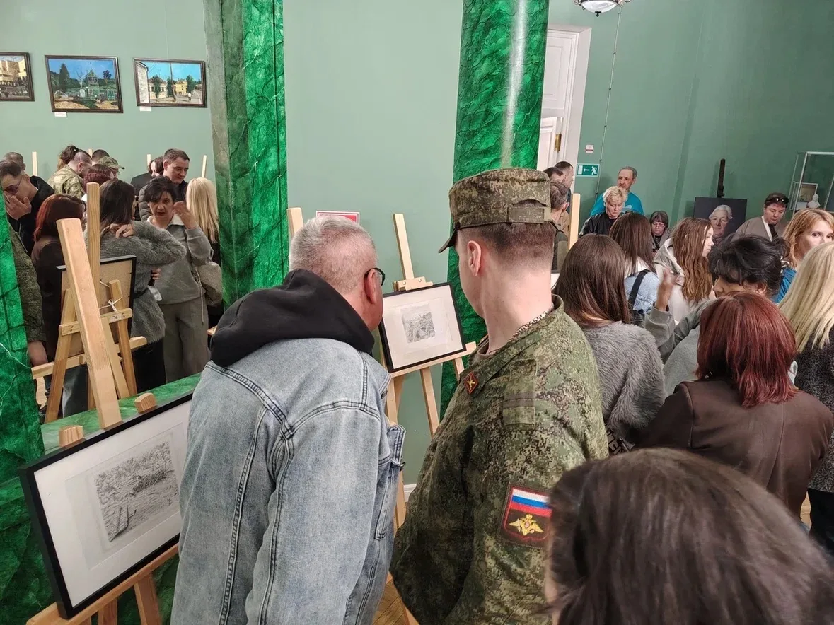 В Красногорске открылась выставка памяти Ростислава Ровбутя, участника СВО В Красногорске открылась выставка памяти Ростислава Ровбутя, участника СВО