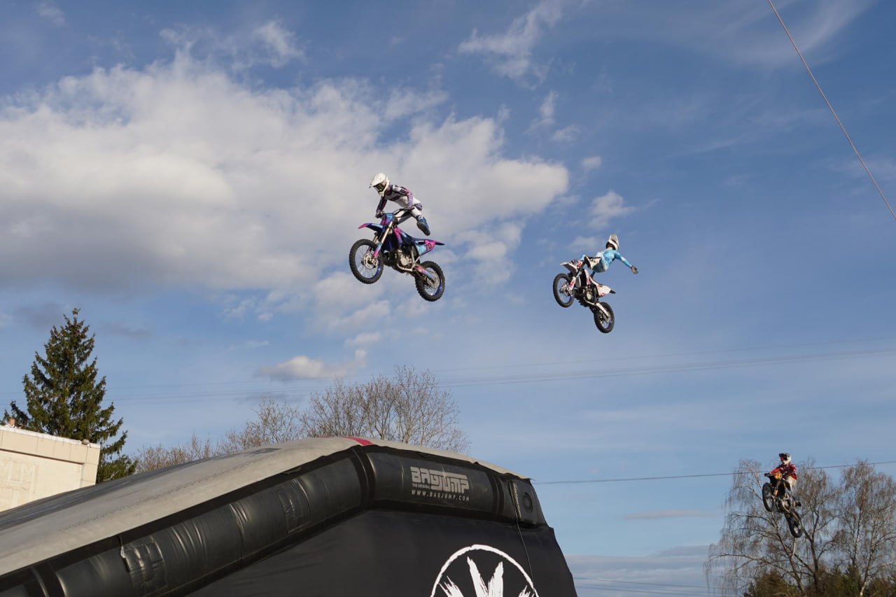 Команда мотофристайла FMX13 выступит в Рошале 16 мая Команда мотофристайла FMX13 выступит в Рошале 16 мая