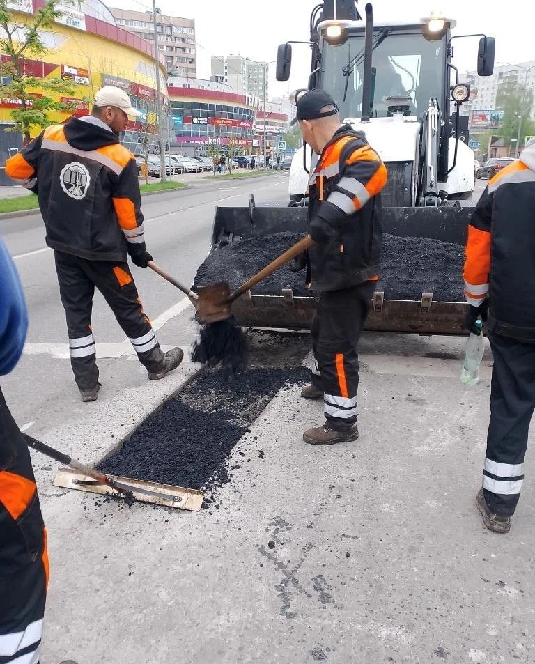 Ямочный ремонт дорог: где сегодня работают техника и дорожные бригады