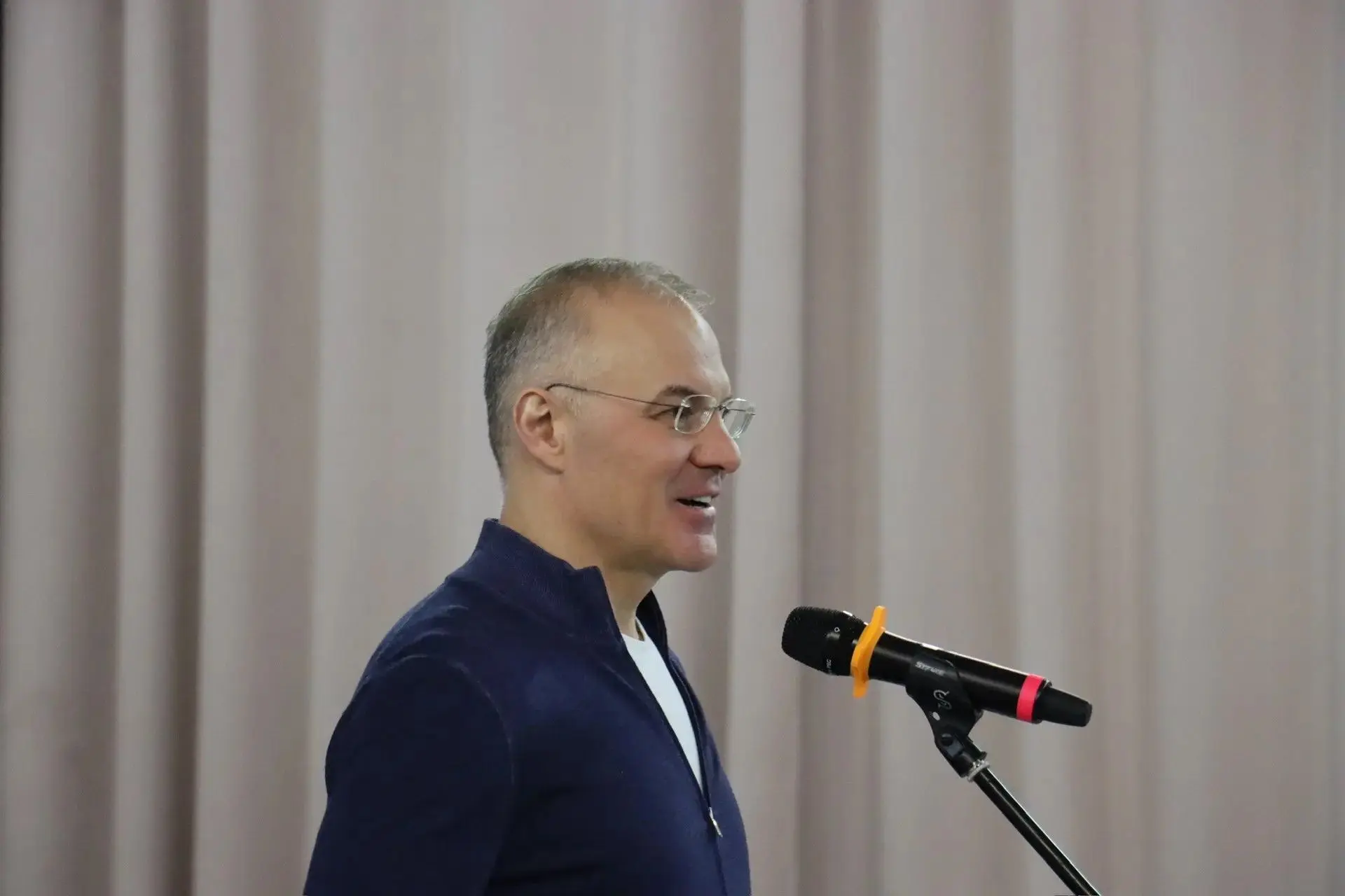 Александр Коган встретился с коллективом Культурно-творческого центра: говорили о развитии округа, проблемах жителей и предварительном голосовании Александр Коган встретился с коллективом Культурно-творческого центра: говорили о развитии округа, проблемах жителей и предварительном голосовании