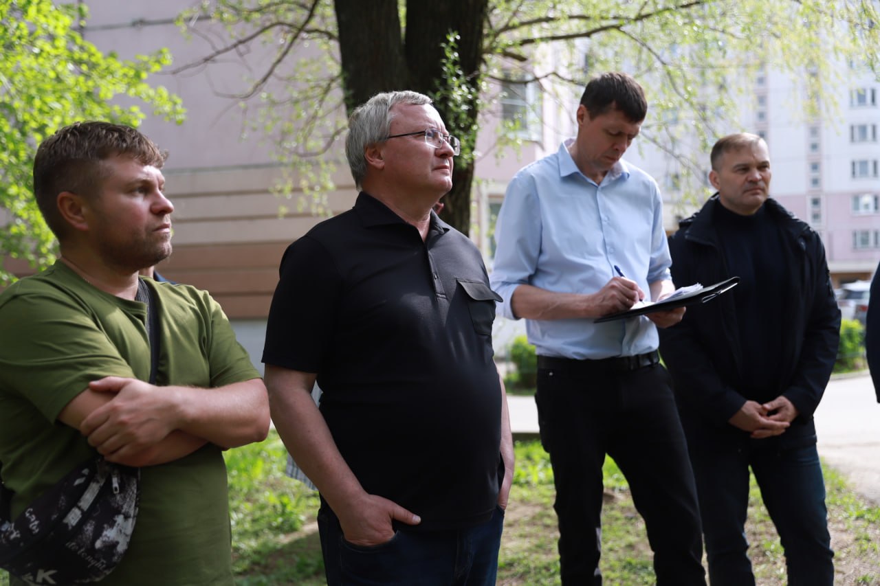 Константин Михальков: Накануне 9 Мая, когда готовили парк и набережную к празднику, ко мне подошла активная жительница посёлка Ржавки Марина Ивановна Константин Михальков: Накануне 9 Мая, когда готовили парк и набережную к празднику, ко мне подошла активная жительница посёлка Ржавки Марина Ивановна