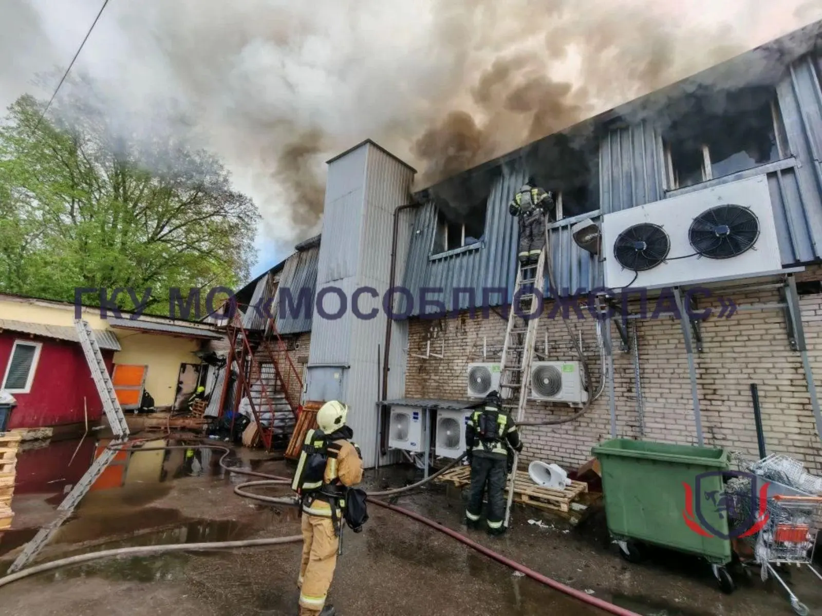 Пожар в торговом объекте в поселке Красково ликвидирован: пострадавших нет Пожар в торговом объекте в поселке Красково ликвидирован: пострадавших нет