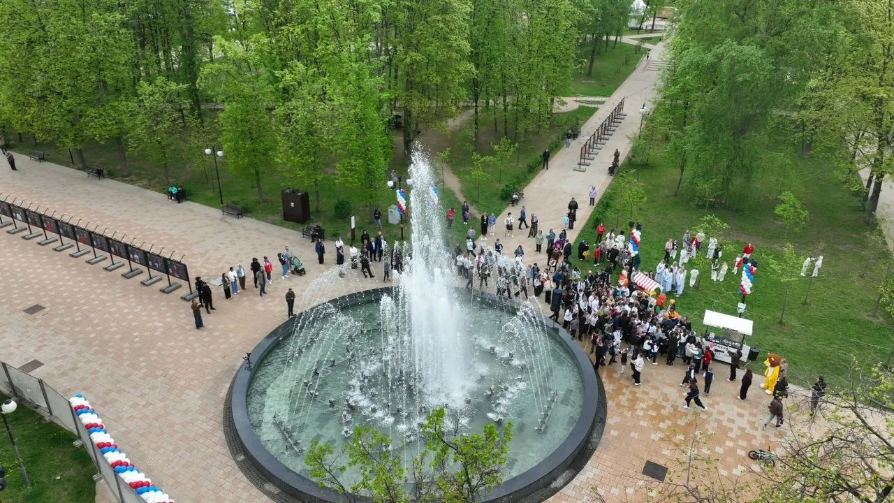 Восемь фонтанов начали работу в Люберцах Восемь фонтанов начали работу в Люберцах
