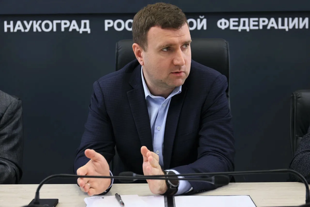 На оперативном совещании под руководством губернатора Московской области Андрея Юрьевича Воробьева с членами правительства региона и главами муниципалитетов обсудили вопрос трансформации нестационарной торговли На оперативном совещании под руководством губернатора Московской области Андрея Юрьевича Воробьева с членами правительства региона и главами муниципалитетов обсудили вопрос трансформации нестационарной торговли