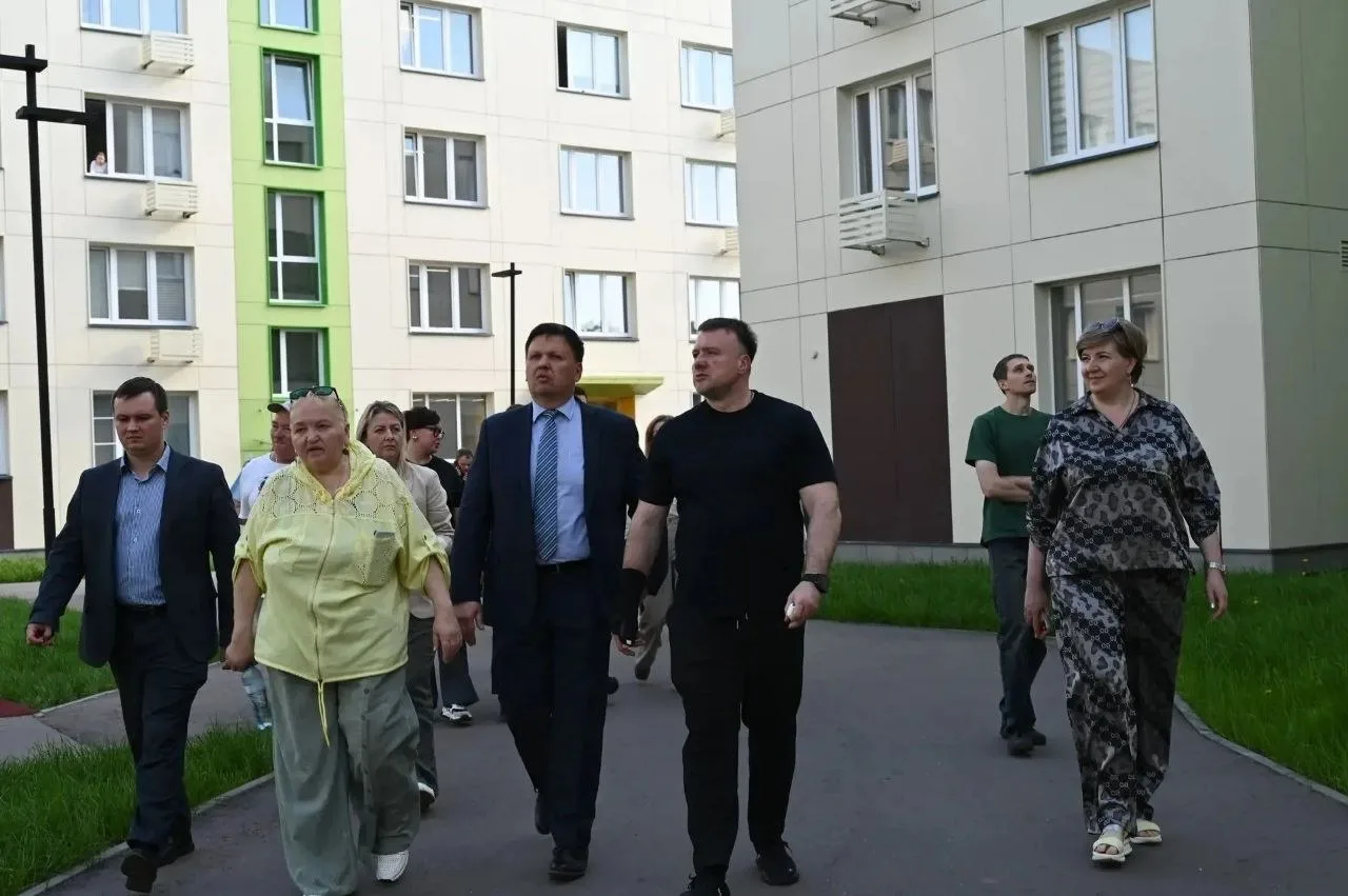 Глава Серпухова Алексей Шимко проверил ситуацию в доме №3 на улице Южной в Пущино Глава Серпухова Алексей Шимко проверил ситуацию в доме №3 на улице Южной в Пущино
