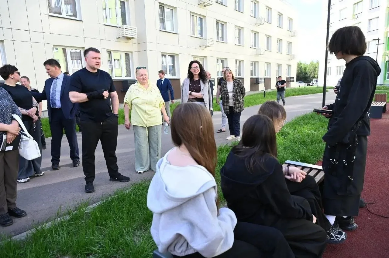 Глава Серпухова Алексей Шимко проверил ситуацию в доме №3 на улице Южной в Пущино Глава Серпухова Алексей Шимко проверил ситуацию в доме №3 на улице Южной в Пущино