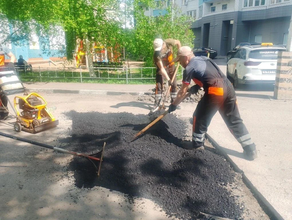 Сегодня, 14 мая, сотрудники предприятия «Автобытдор» проведут ямочный ремонт на дорогах и дворовых территориях по следующим адресам: Сегодня, 14 мая, сотрудники предприятия «Автобытдор» проведут ямочный ремонт на дорогах и дворовых территориях по следующим адресам: