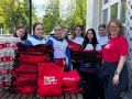 Подольские волонтеры помогли упаковать более 1200 памятных наборов для участников забега «Бежим к Победе»