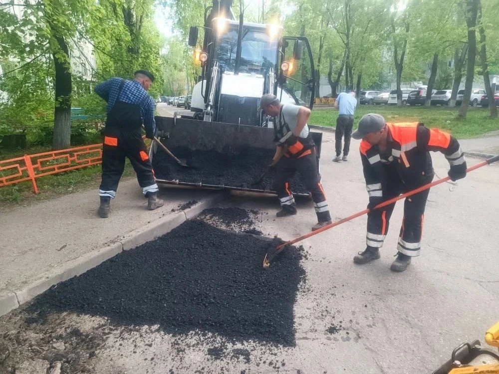 Сегодня, 14 мая, сотрудники предприятия «Автобытдор» проведут ямочный ремонт на дорогах и дворовых территориях по следующим адресам: Сегодня, 14 мая, сотрудники предприятия «Автобытдор» проведут ямочный ремонт на дорогах и дворовых территориях по следующим адресам:
