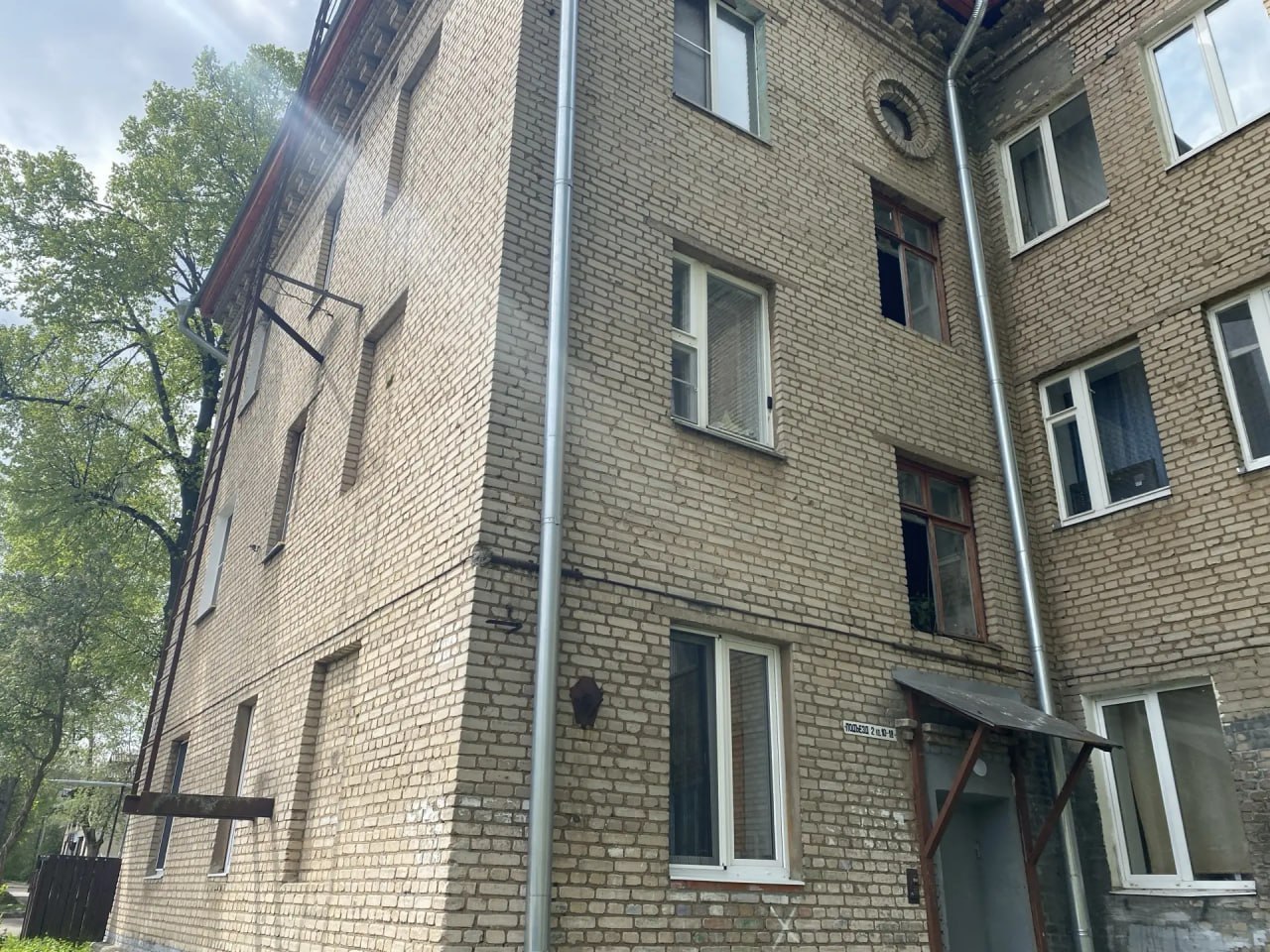 По поручению главы округа Максима Красноцветова, вместе с сотрудником жилотдела Администрации, уполномоченный главы Нина Ушакова провела обход по адресам должников за услуги ЖКХ