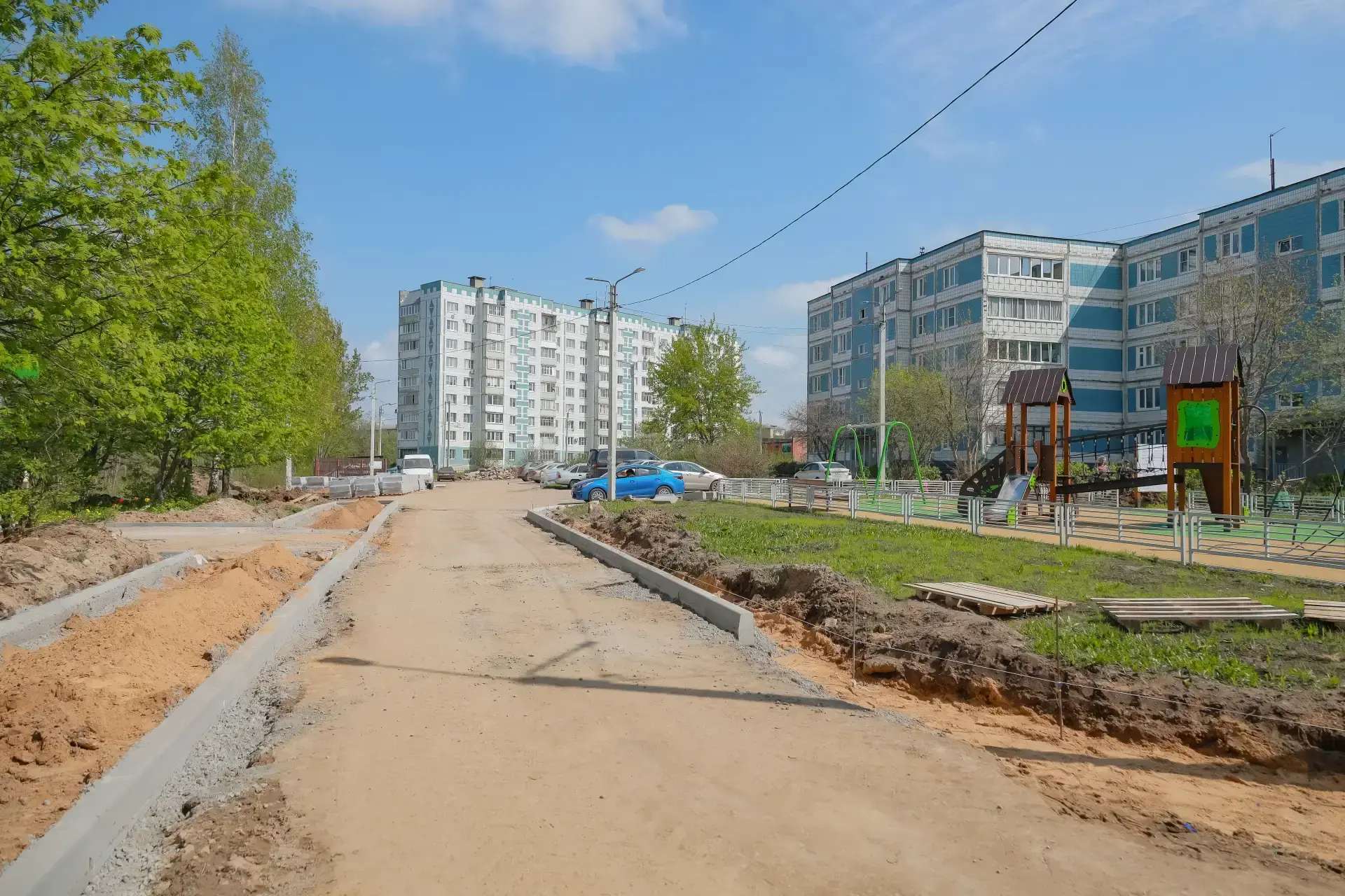 Заместитель главы Сергиево-Посадского округа Роман Сусанин проконтролировал ход работ по комплексному благоустройству дворовых территорий в Краснозаводске и Пересвете