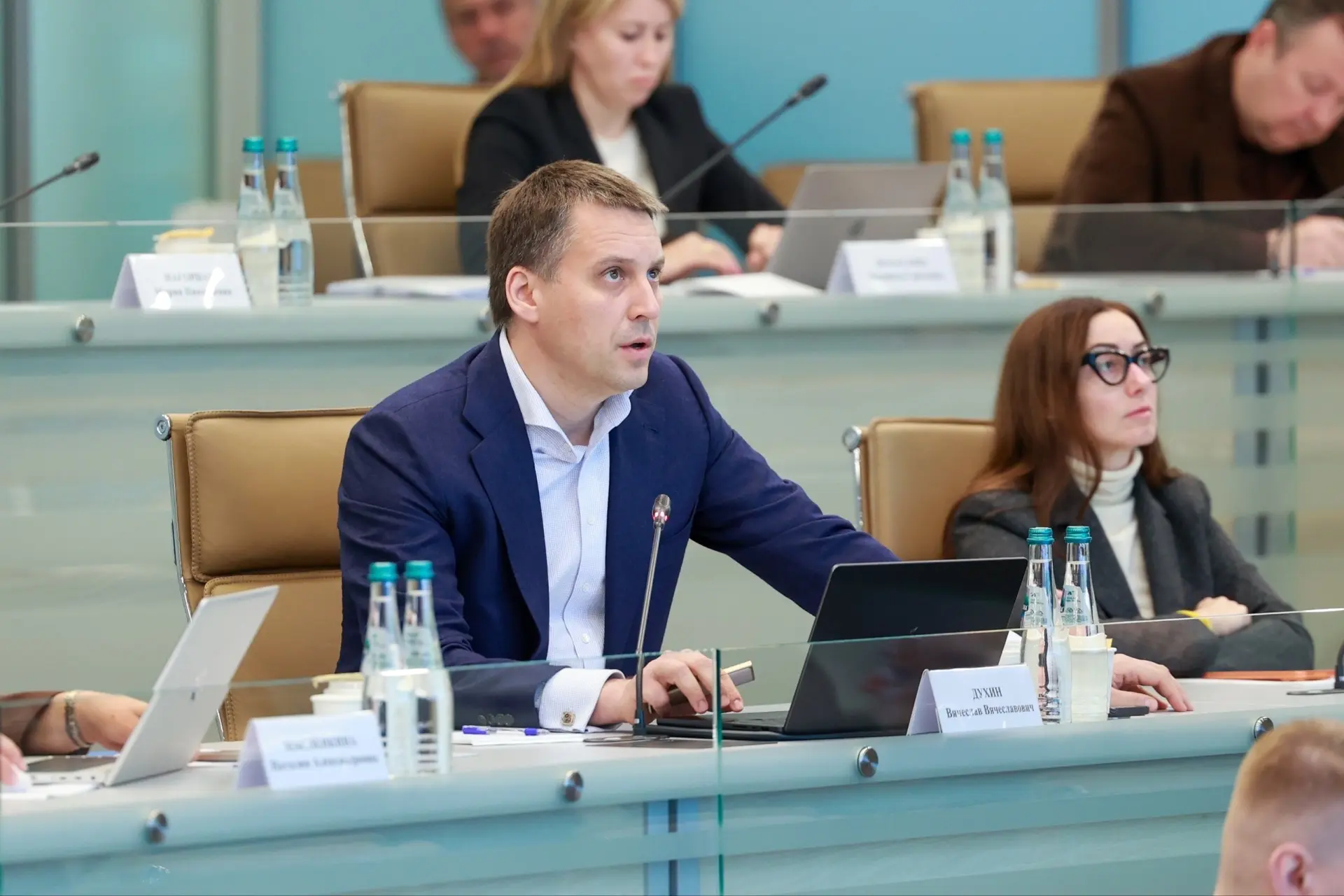 На оперативном совещании под руководством губернатора Московской области Андрея Юрьевича Воробьева с членами правительства региона и главами муниципалитетов обсудили вопрос трансформации нестационарной торговли На оперативном совещании под руководством губернатора Московской области Андрея Юрьевича Воробьева с членами правительства региона и главами муниципалитетов обсудили вопрос трансформации нестационарной торговли