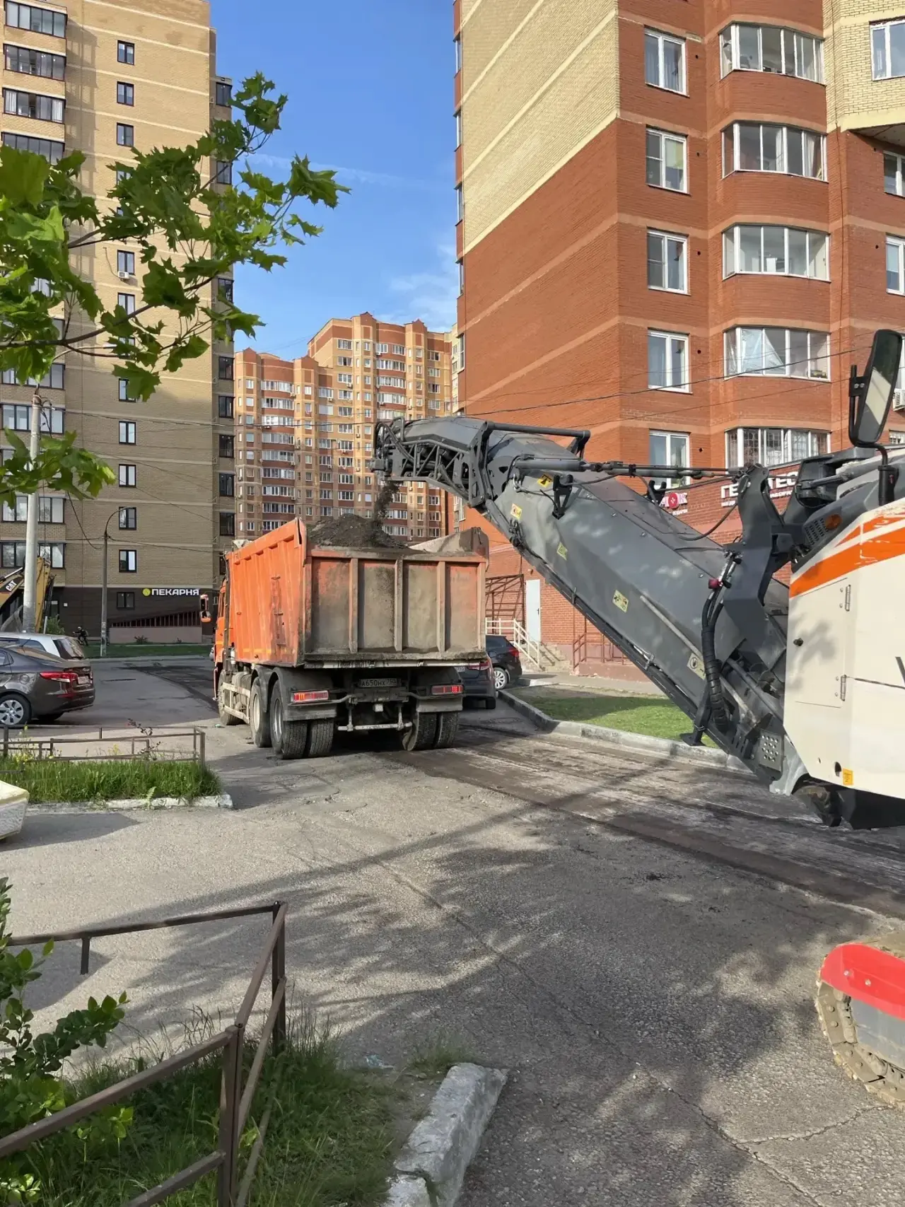 Уже приступили к ремонту асфальта на улице Насосный завод Уже приступили к ремонту асфальта на улице Насосный завод