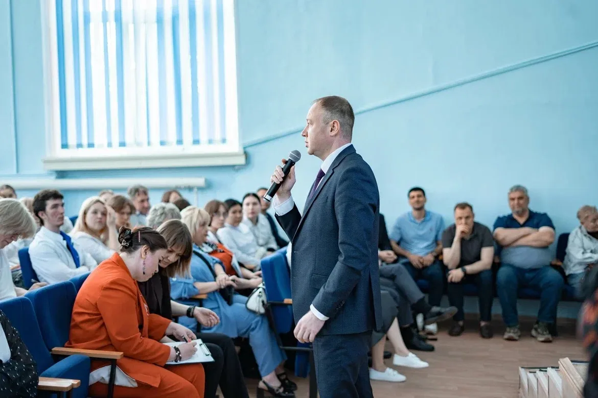 Руслан Заголовацкий: Сегодня вместе с командой и депутатом Мособлдумы, членом фракции «Единая Россия» Максимом Коркиным провели встречу со студентами, будущими врачами и медицинскими сестрами, и педагогическим составом... Руслан Заголовацкий: Сегодня вместе с командой и депутатом Мособлдумы, членом фракции «Единая Россия» Максимом Коркиным провели встречу со студентами, будущими врачами и медицинскими сестрами, и педагогическим составом...