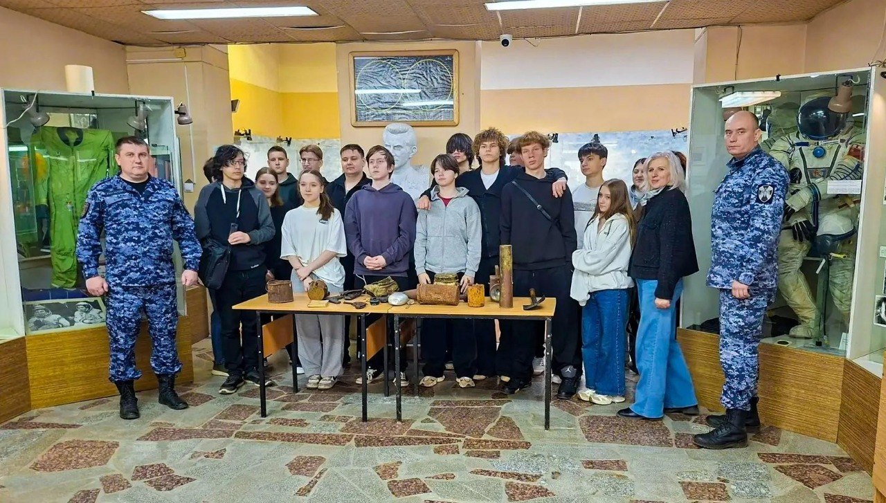 В рамках 10-летия со Дня образования Росгвардии сотрудники Пушкинского отдела вневедомственной охраны Главного управления Росгвардии по Московской области провели урок мужества для учащихся школ и техникума имени С.П.... В рамках 10-летия со Дня образования Росгвардии сотрудники Пушкинского отдела вневедомственной охраны Главного управления Росгвардии по Московской области провели урок мужества для учащихся школ и техникума имени С.П....