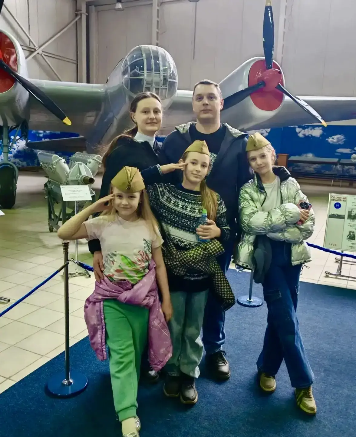 #ЗнайНаших. В Международный день семьи героями рубрики «Знай наших» стали сотрудники Электростальского отдела вневедомственной охраны прапорщик полиции Денис Б. и младший лейтенант полиции Валентина Б. Супруги успешно... #ЗнайНаших. В Международный день семьи героями рубрики «Знай наших» стали сотрудники Электростальского отдела вневедомственной охраны прапорщик полиции Денис Б. и младший лейтенант полиции Валентина Б. Супруги успешно...